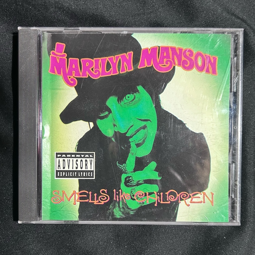 Marilyn Manson \"Smells Like Children\"